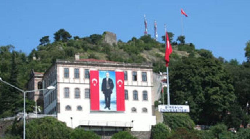 G&uuml;l'&uuml; bile şaşırtan o aday &ccedil;ekildi!