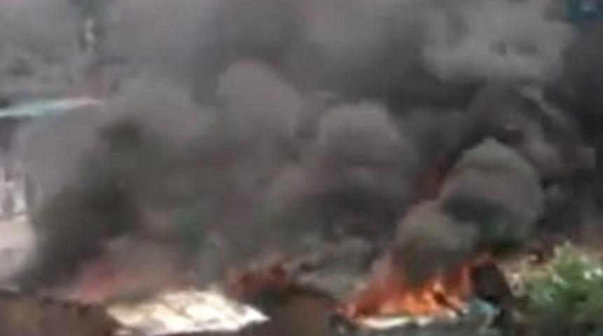 Patlama anı kamerada: 4 ev k&uuml;l oldu