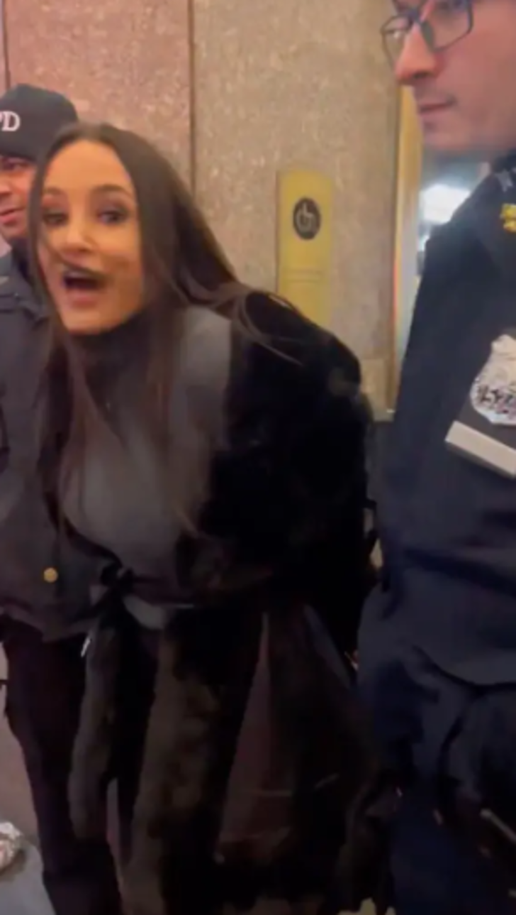 Lisa Ann gittiği komedi şovunda tutuklandı! Yaka paça gözaltına alınırken 'Ben bir şey yapmadım' diye bağırdı G1