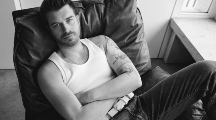 Aile'nin Aslan'ı Kıvanç Tatlıtuğ'un yeni imajı sosyal medyayı salladı! Yeni dövmesini paylaştı