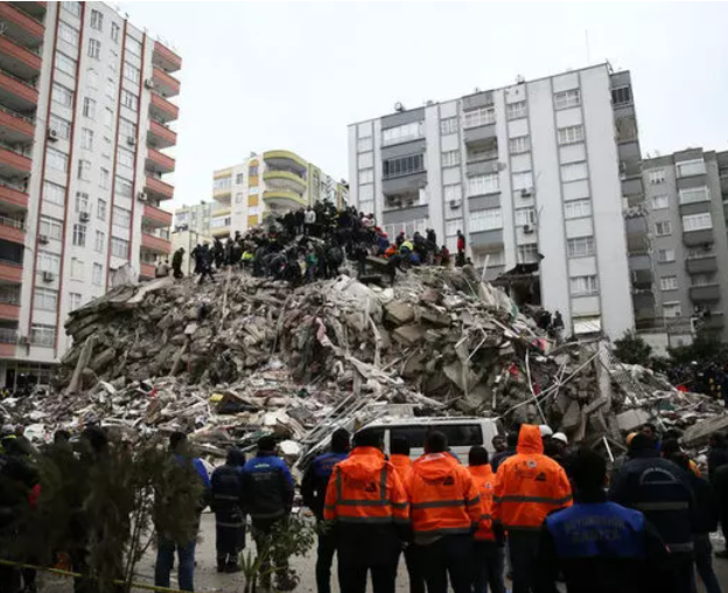 Oğuzhan Uğur'dan sitem dolu deprem paylaşımı... "O yüzden süslü cümlelerle edebiyat parçalayacak halim yok" G1