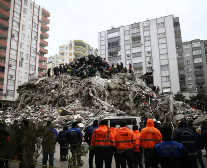 Oğuzhan Uğur'dan sitem dolu deprem paylaşımı... "O yüzden süslü cümlelerle edebiyat parçalayacak halim yok" G3