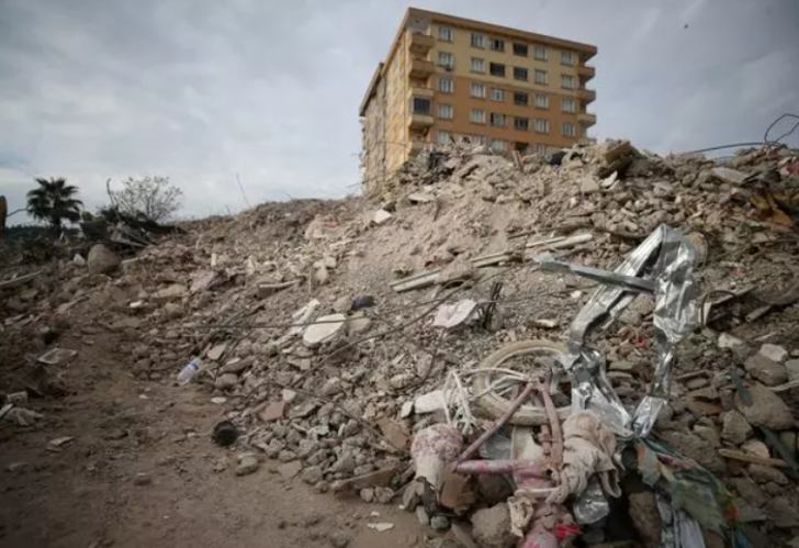 Oğuzhan Uğur'dan sitem dolu deprem paylaşımı... "O yüzden süslü cümlelerle edebiyat parçalayacak halim yok" G4