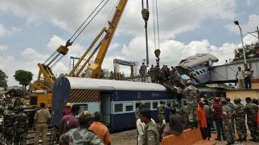 Hindistan'da tren kazası: 61 &ouml;l&uuml;