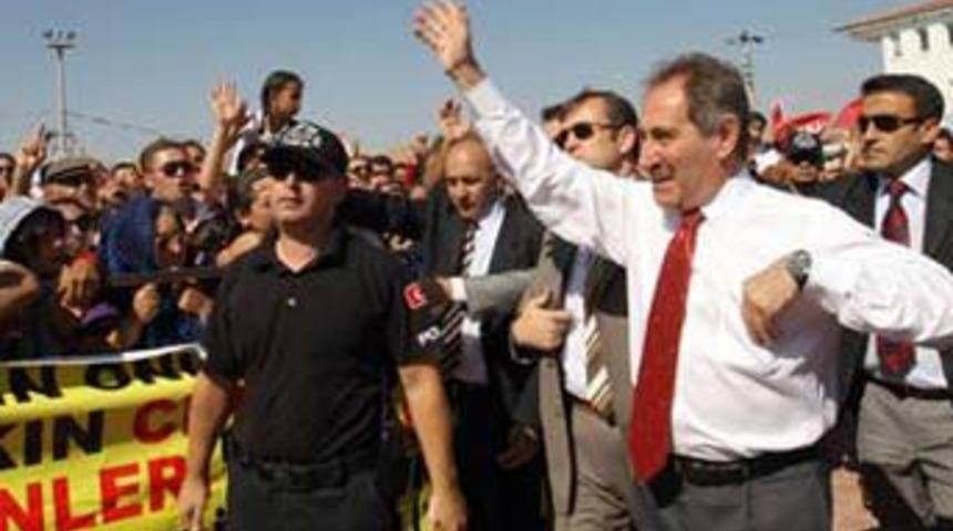 Bakanların eli havada kaldı