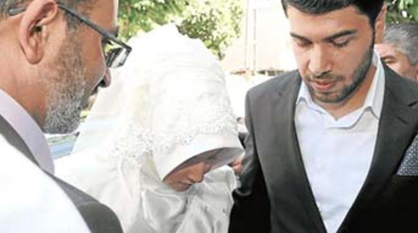 Ahmedinecad&rsquo;ın yeğeni T&uuml;rk gelinle evlendi