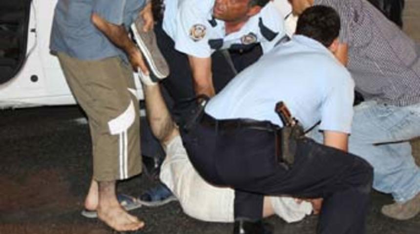 Hem kaza yaptı hem dayak yedi!