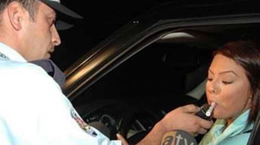 Alkoll&uuml; yakalanan yandı!