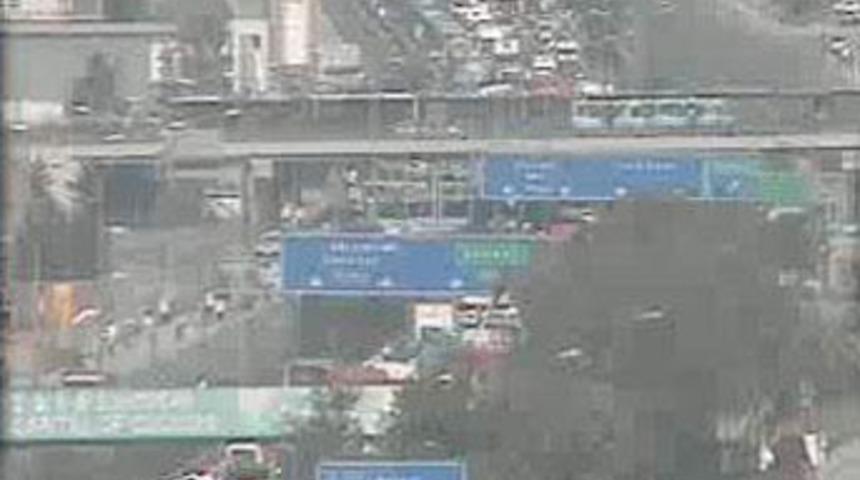 Minib&uuml;s&ccedil;&uuml;ler eylemde, E-5 kapandı