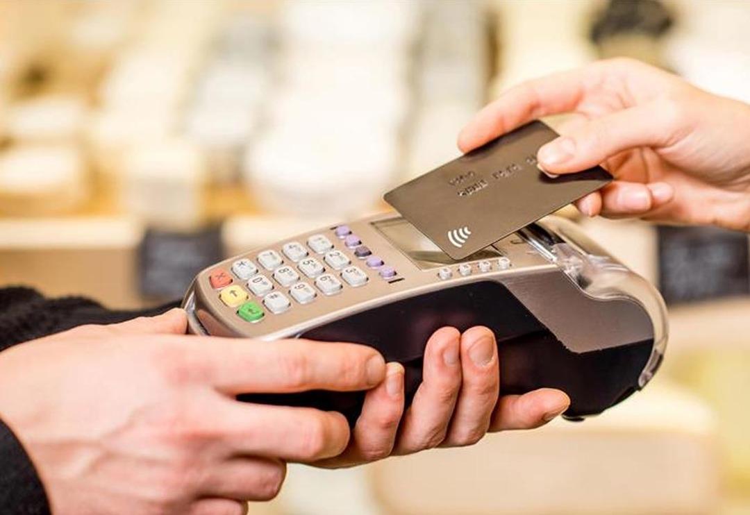 Temassız &ouml;demeden nakde ge&ccedil;erek binlerce lira tasarruf ettiler! İki anne &ccedil;ıkan sonu&ccedil;la şaşkına d&ouml;nd&uuml; 'Para tasarrufu yapmak i&ccedil;in ger&ccedil;ekten iyi bir numara'