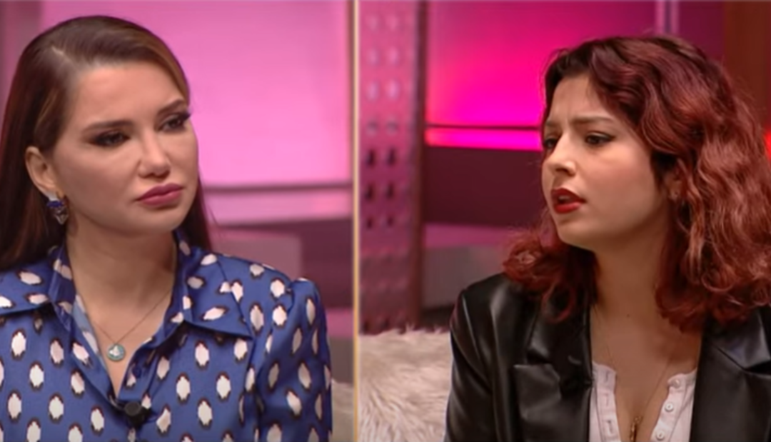 Esra Ezmeci canlı yayınındaki itiraf g&uuml;ndem oldu! Pilotla yaşadığı ilişkiyi anlattı! 'Nişanlımın babası...'