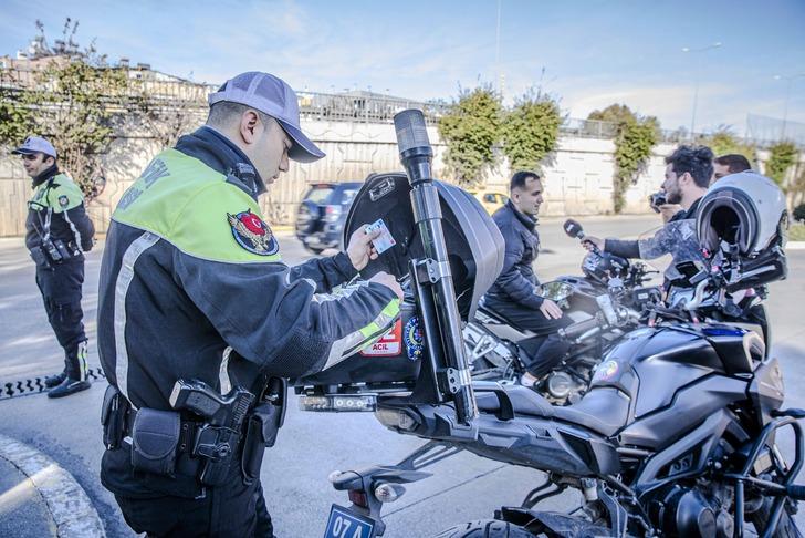 İşe gitmeden 3 dakika daha uyumak istedi, 690 lira trafik cezası yedi: Çoğu insanın günlük kazancı G3