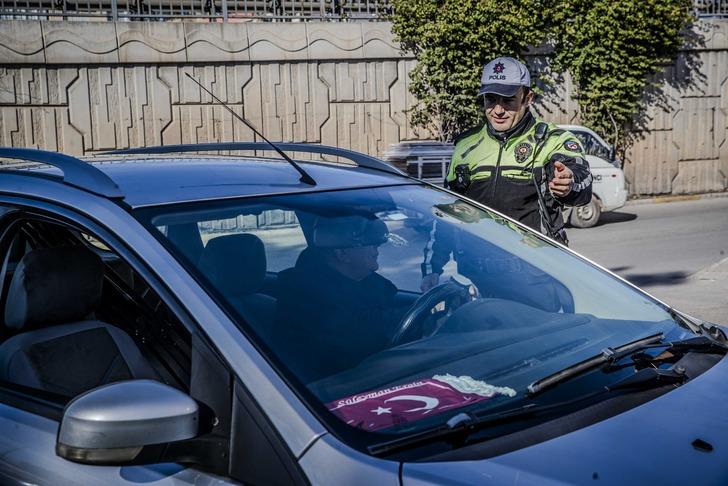 İşe gitmeden 3 dakika daha uyumak istedi, 690 lira trafik cezası yedi: Çoğu insanın günlük kazancı G4