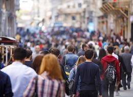 TÜİK, Türkiye nüfusunu açıkladı: 17 yıl sonra ilk, neredeyse durma noktasına geldi! İstanbul'da 252 bin kişilik azalış