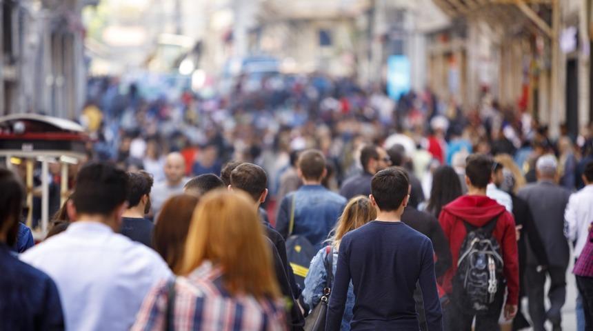 TÜİK, Türkiye nüfusunu açıkladı: 17 yıl sonra ilk, neredeyse durma noktasına geldi! İstanbul'da 252 bin kişilik azalış