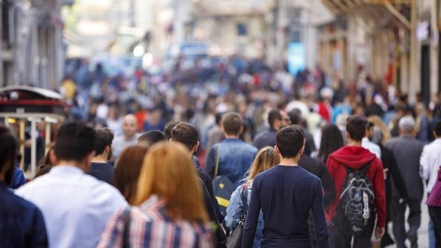 TÜİK, Türkiye nüfusunu açıkladı: 17 yıl sonra ilk, neredeyse durma noktasına geldi! İstanbul'da 252 bin kişilik azalış