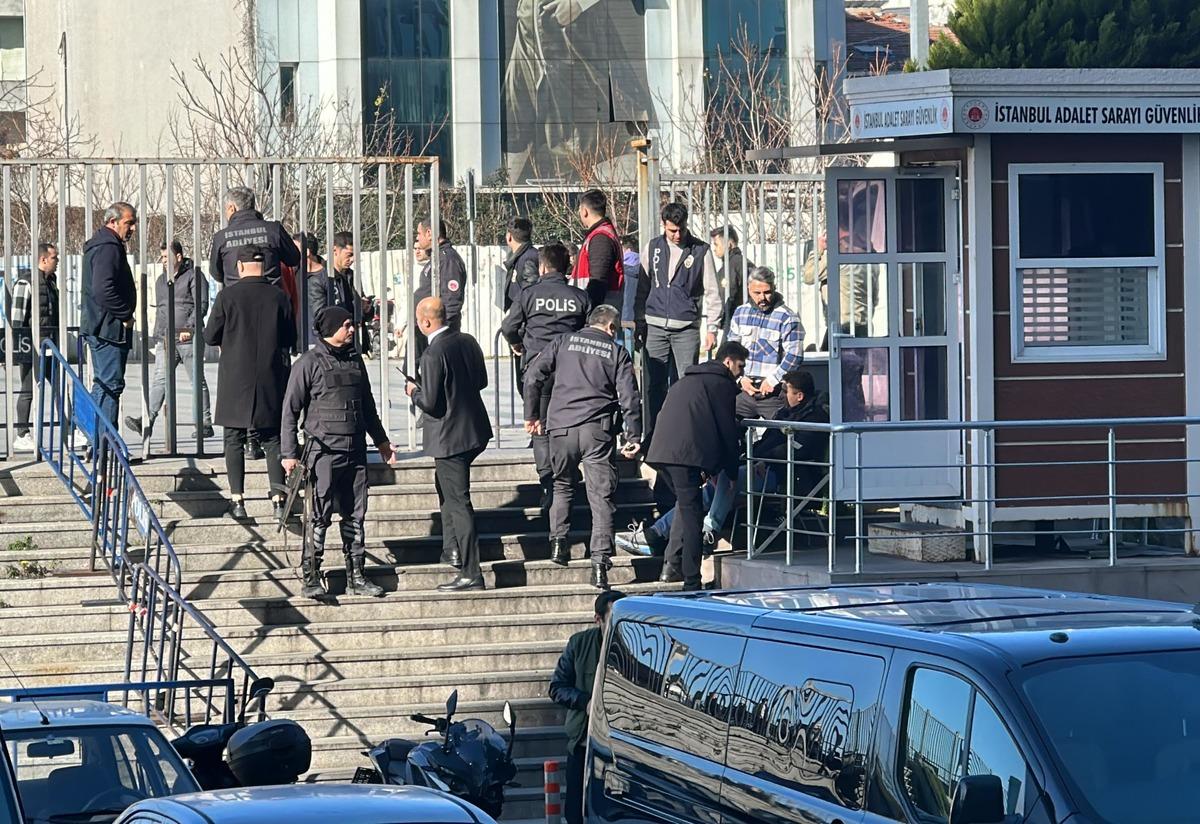 SON DAKİKA | Çağlayan Adliyesi önünde polis noktasına silahlı saldırı!  Bakan Yerlikaya açıkladı: 3'ü polis 6 yaralı - Yaşam Haberleri