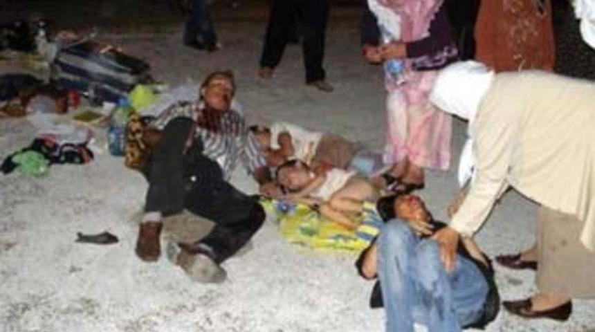 &Uuml;&ccedil; otomobil &ccedil;arpıştı: 4 &ouml;l&uuml;, 6 yaralı