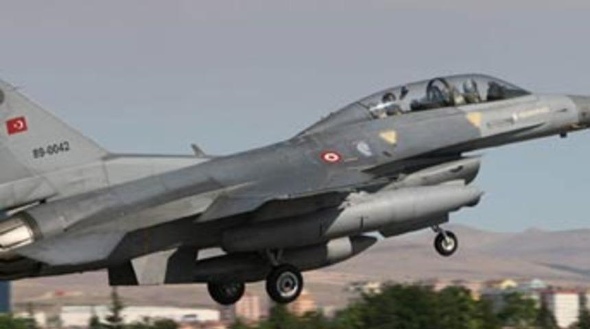 T&uuml;rk savaş u&ccedil;akları PKK kamplarını bombaladı