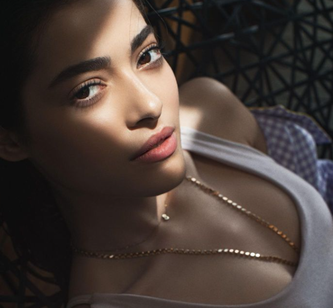 Herkes onu doğal g&uuml;zel sanıyordu... Yabani'nin R&uuml;ya'sı Simay Barlas'ın eski hali sosyal medyada g&uuml;ndem oldu