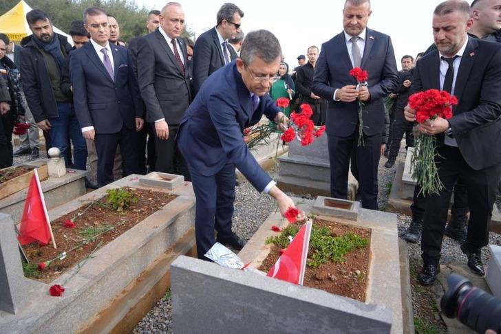 Depremzede kadından CHP lideri Özgür Özel'e tepki: 'Burada konuşma yapamazsınız, burası siyaset yeri değil' G3