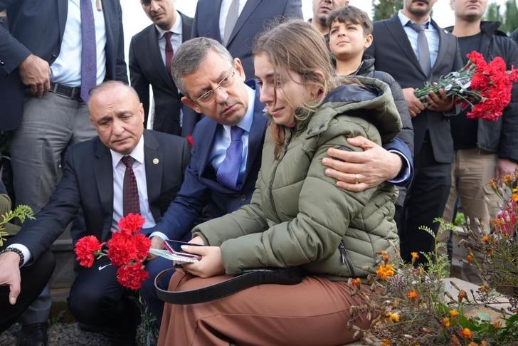 Depremzede kadından CHP lideri Özgür Özel'e tepki: 'Burada konuşma yapamazsınız, burası siyaset yeri değil' G4