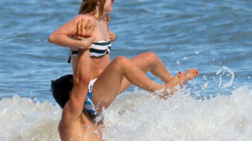 Denize şortla girdi