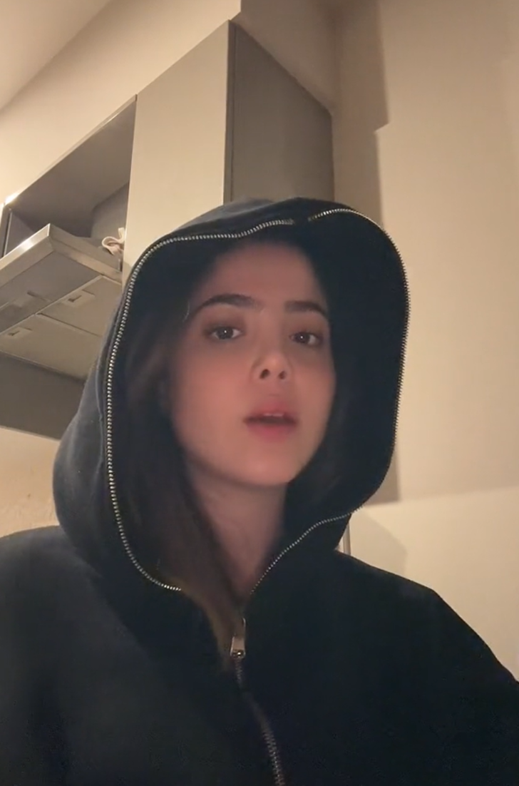 Arkadaşıyla gittiği kafede bir grup erkek tarafından taciz edildiğini söyledi! İddiaları sosyal medyayı salladı... 'Hâlâ ellerim titriyor" G2