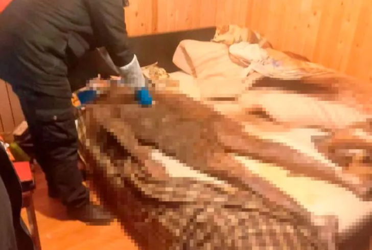 4 yıl boyunca kocasının cesediyle aynı yatağı paylaştı! Çocuklarını yetimhaneye göndermekle tehdit etti G1