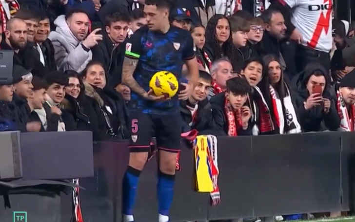 İspanya'da skandal olay... Bu kadarına da pes! Sevilla'nın yıldızı Lucas Ocampos'u taç kullanırken taciz ettiler G5