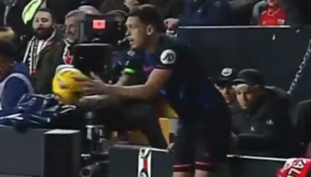 İspanya'da skandal olay... Bu kadarına da pes! Sevilla'nın yıldızı Lucas Ocampos'u ta&ccedil; kullanırken taciz ettiler