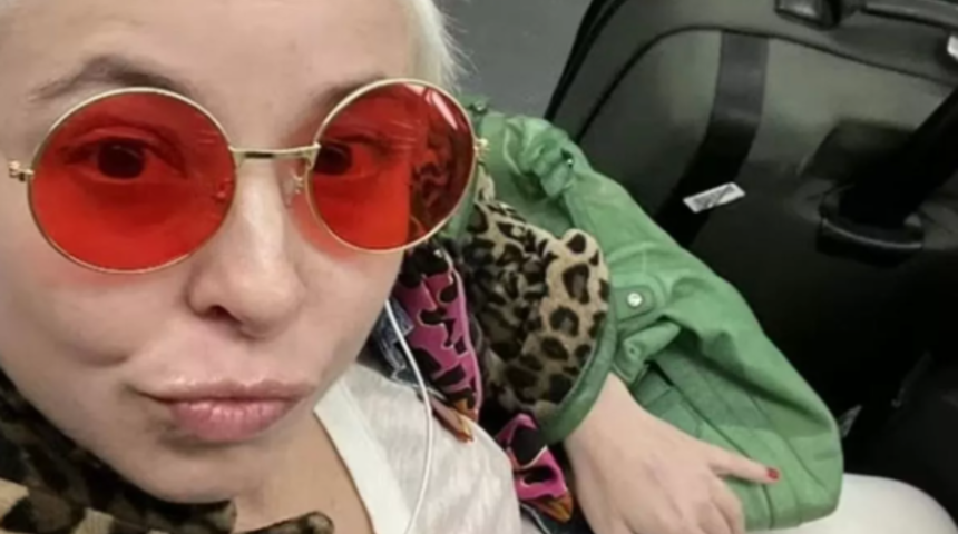 İç çamaşırı giymediği için uçaktan atılmakla tehdit edildiğini söyledi! İsyanı sosyal medyada gündem oldu