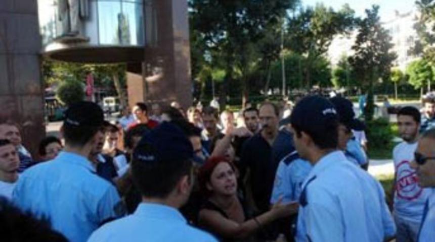 Beşiktaş meydanında 12 Eyl&uuml;l kavgası!