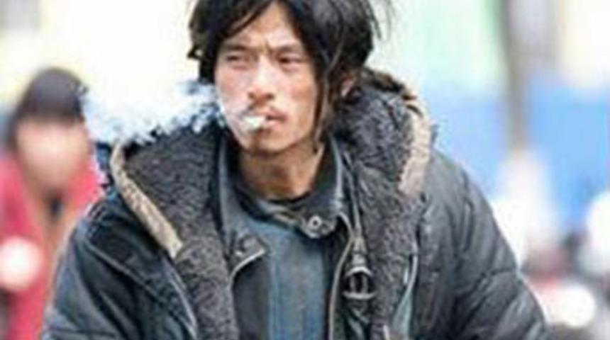 Sokakta yaşıyordu, &Ccedil;in'in en seksi adamı oldu