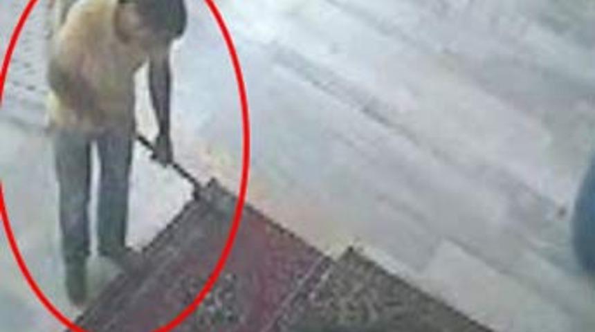 Camide tecav&uuml;z girişimi