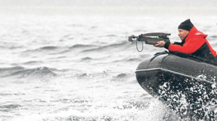 Putin okla balina vurdu