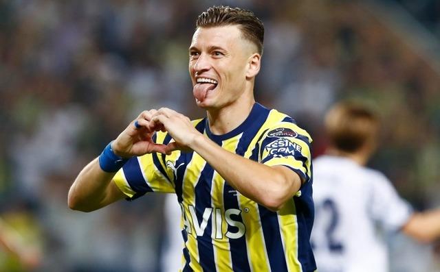 Fenerbahçe'nin eski yıldızı Süper Lig devine imza atmak için Türkiye'ye geliyor 640xauto