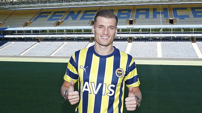 Fenerbahçe'nin eski yıldızı Süper Lig devine imza atmak için Türkiye'ye geliyor
