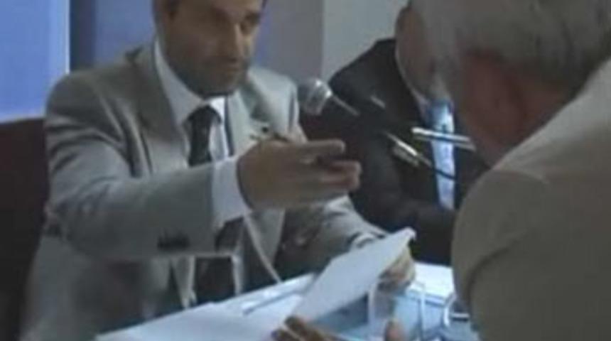 Bakan başkanı b&ouml;yle fır&ccedil;aladı!