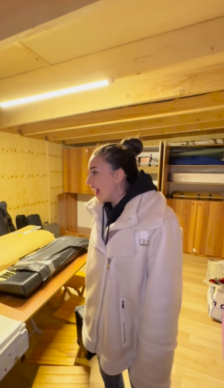 Şarkıcı Karsu Dönmez depremde 17 akrabasını kaybetmişti...  Şarkıcı memleketi Hatay için harekete geçti! G3