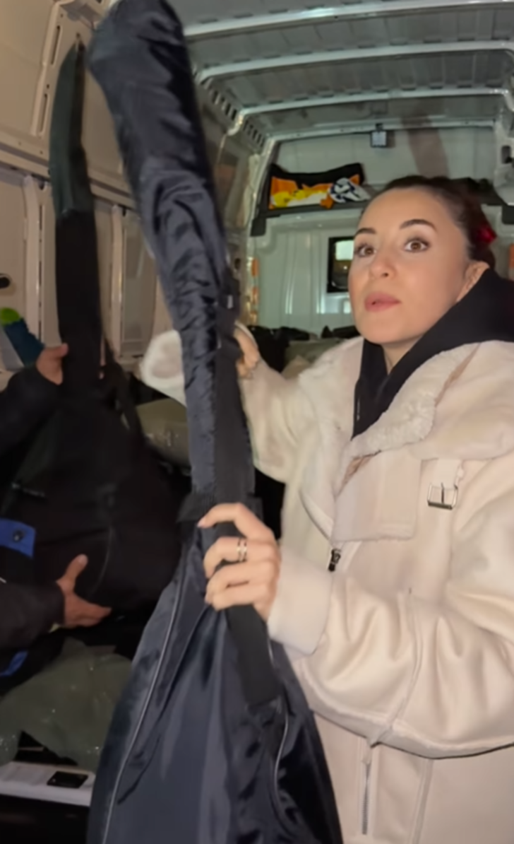 Şarkıcı Karsu Dönmez depremde 17 akrabasını kaybetmişti...  Şarkıcı memleketi Hatay için harekete geçti! G5