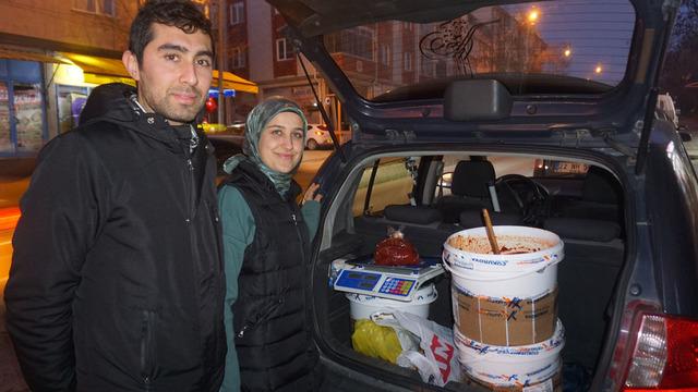 Edirne'ye yerleşen depremzede yöresel ürünlerle geçimini sağlıyor