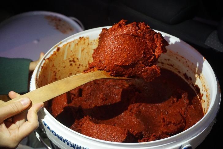 "ÜST KATTAKİ KOMŞUM ARACILIĞI İLE TANIŞTIK, ÇOK MEMNUNUZ"