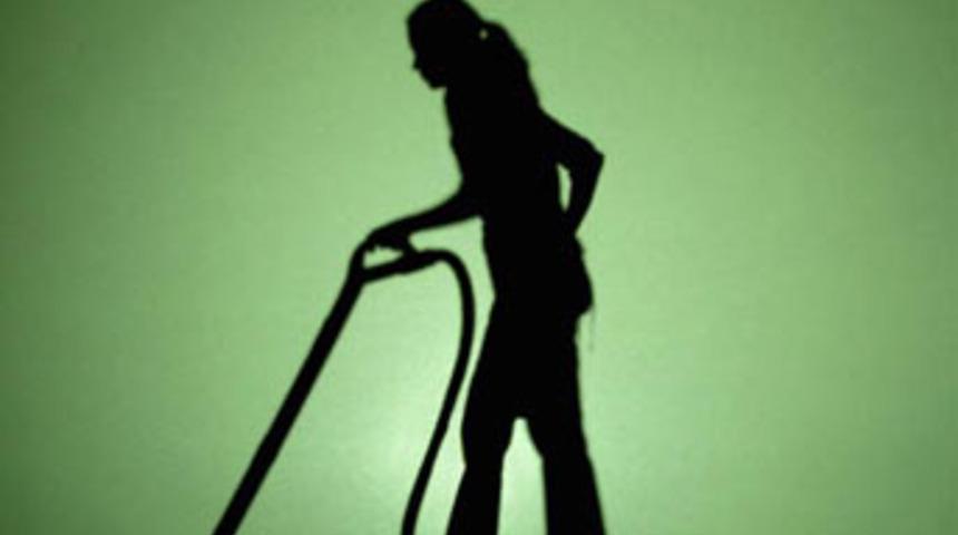 Seks yapmak isteyen kocasını süpürgeyle boğdu