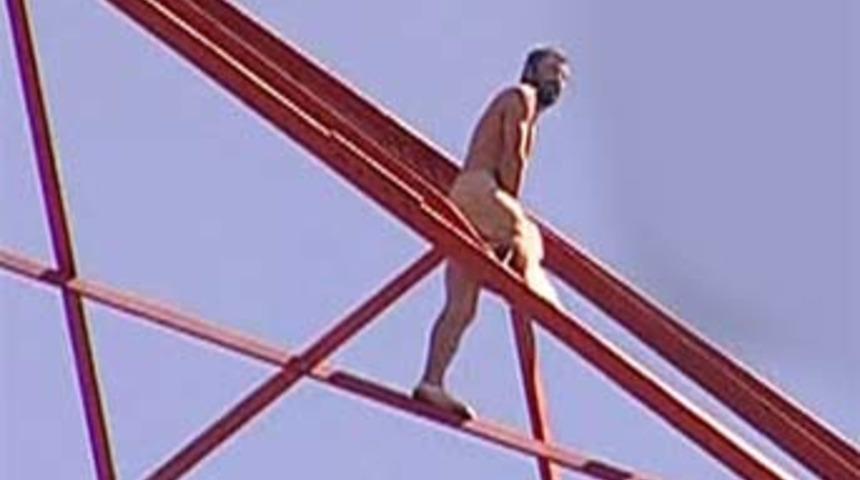 70 metre y&uuml;kseklikte &ccedil;ıplak şov