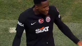 Zaha ile Okan Buruk arasında gerginlik! 87. dakikada oyundan alınmasına rağmen saha kenarında çılgına döndü