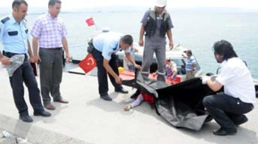 Anne ile oğlunun cesedi denizde bulundu