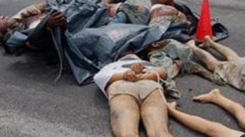 15 kişiyi &ouml;ld&uuml;r&uuml;p otoyola attılar