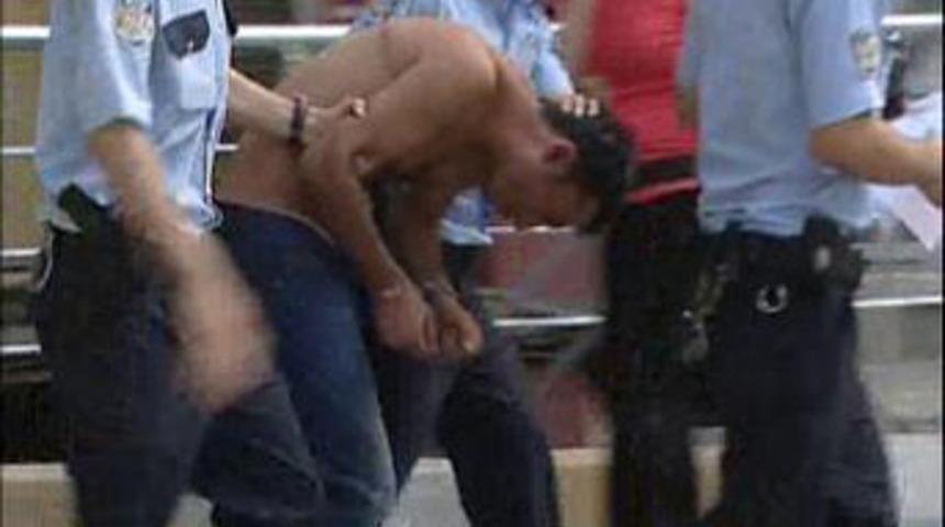 Polis evinde 'hırsız' dehşeti