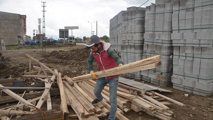 Aylık 60 bin liraya çalışacak eleman bulamıyorlar! İhtiyaç artıyor, yevmiyeler yükseliyor ama gönlü olan yok... G1